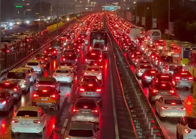 İstanbul’da trafik kilitlendi: Yoğunluk yüzde 87